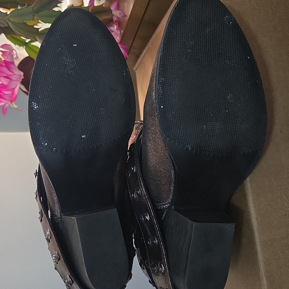 Womens 2.5 Inch Heel Copper/Bronze Leather. Compfy Bootie..Make An Offer - Picture 6 of 7